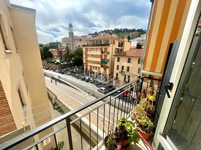 Appartamento trilocale in vendita in Viale Giacomo Matteotti, Imperia