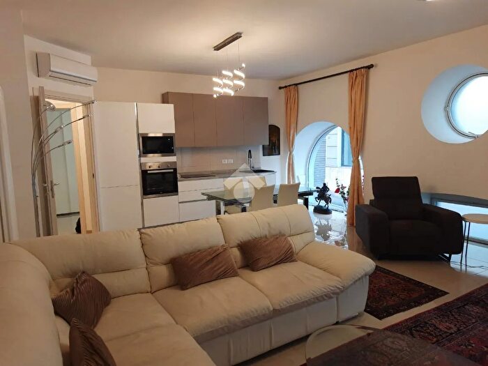 Appartamento trilocale in vendita in Via Guido Brunner, Trieste