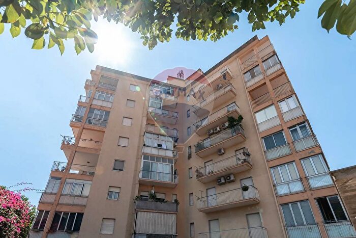 Appartamento con 5 locali in vendita in Via Giuseppe Verdi, Acireale