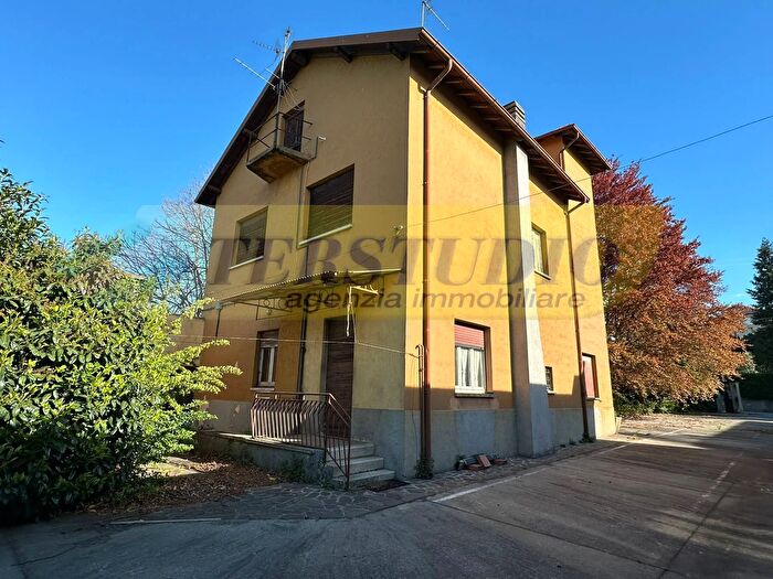 Casa con 6 locali in vendita in Via Piave, Robbiate