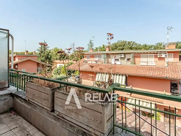 Casa con 5 locali in vendita in Via Cortemilia, Roma