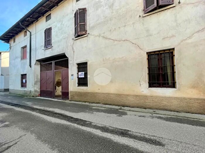 Casa con 6 locali in vendita in Via Roma, Borgo San Giacomo