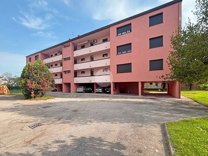 Appartamento con 5 locali in vendita in Via S Zeno, Zevio