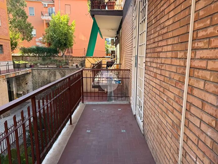 Appartamento trilocale in vendita in Via Lamporecchio, Roma