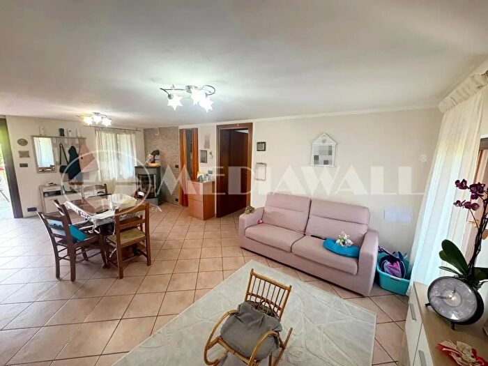 Casa con 6 locali in vendita in Fontanafredda