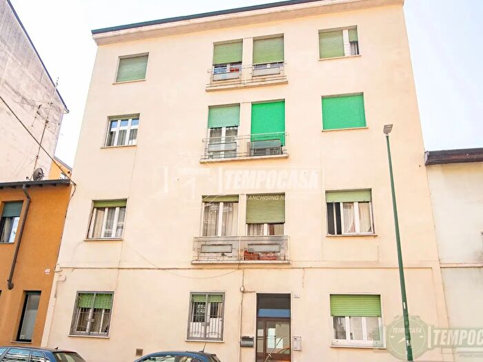 Appartamento con 5 locali in vendita in Via Monte San Michele, Sesto San Giovanni