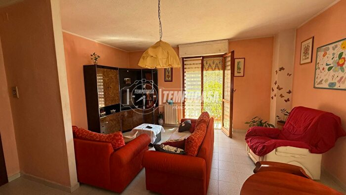 Appartamento con 5 locali in vendita in Via Goceano, Assemini