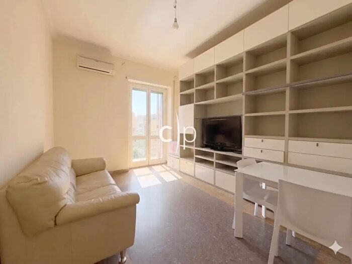 Appartamento trilocale in vendita in Via degli Opimiani, Roma