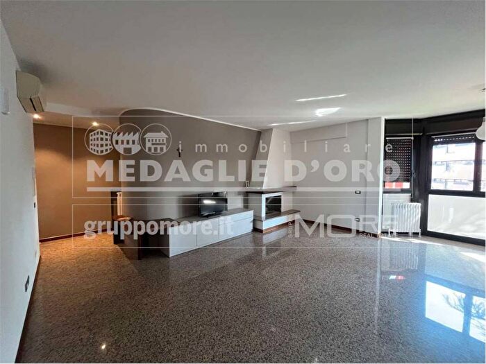 Appartamento quadrilocale in affitto in adze Vle Buon Pastore, Buon Pastore Parco Amendola, Modena