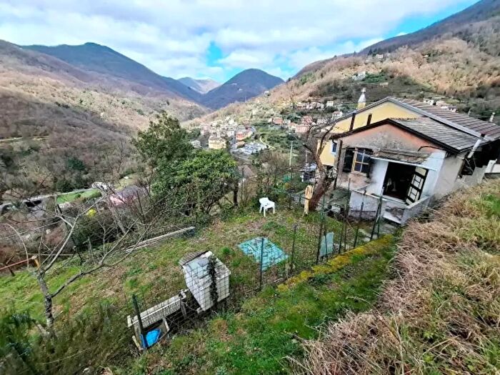 Casa quadrilocale in vendita in Neirone