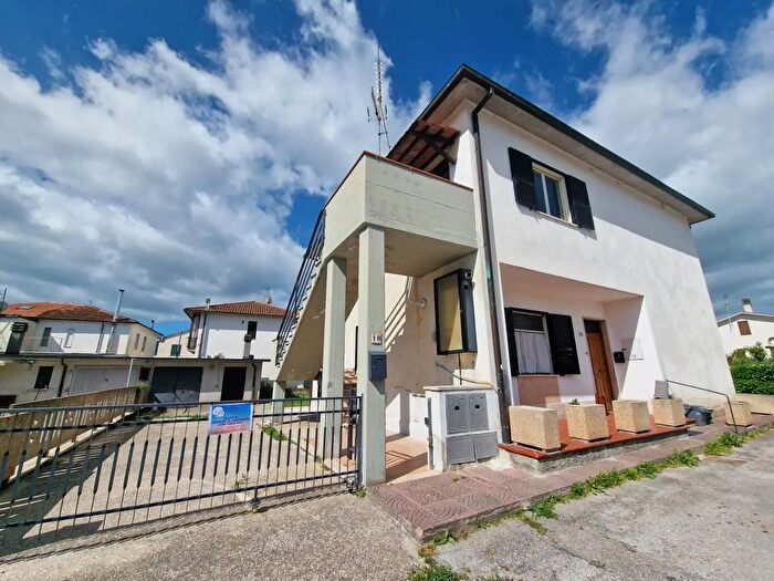 Casa quadrilocale in vendita in Via Pianetta, Narni