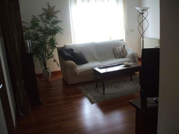 Appartamento con 6 locali in vendita in Via Lauro De Bosis, Jesi