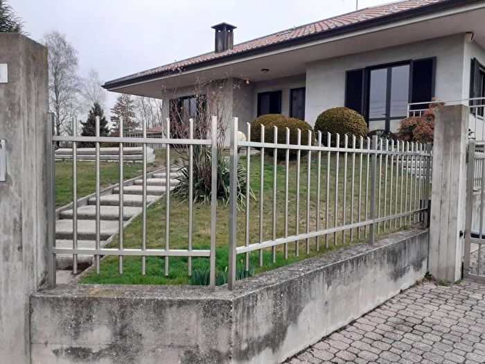 Casa quadrilocale in affitto in Gozzano