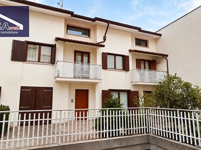 Appartamento quadrilocale in vendita in Via EToti, Monfalcone