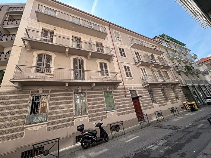 Appartamento quadrilocale in vendita in Via Secondo Arò, Asti