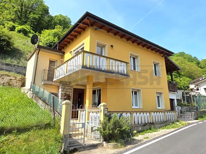 Casa con 6 locali in vendita in Recoaro Terme