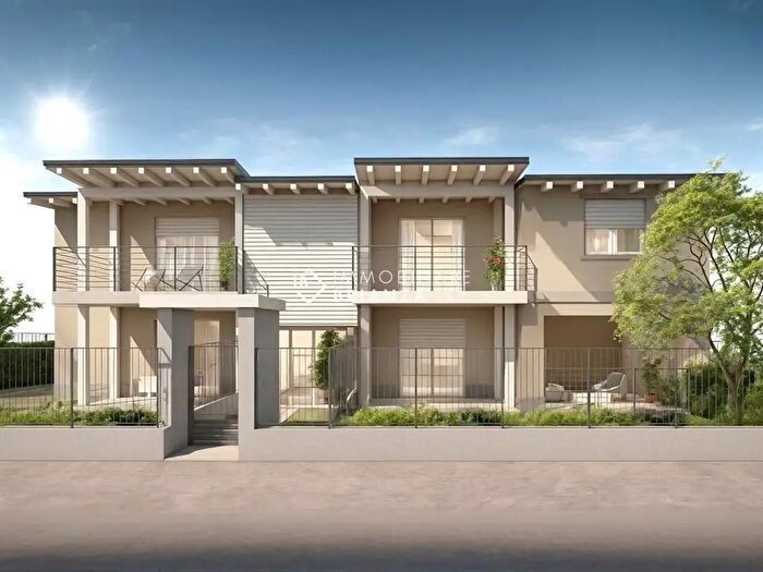 Appartamento trilocale in vendita in Via Beato Angelico, Besana In Brianza