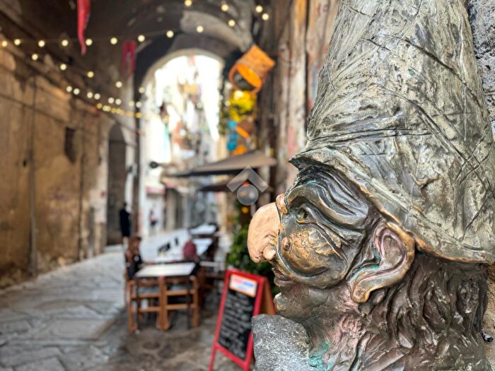 Appartamento bilocale in vendita in Vico Purgatorio Ad Arco, Napoli