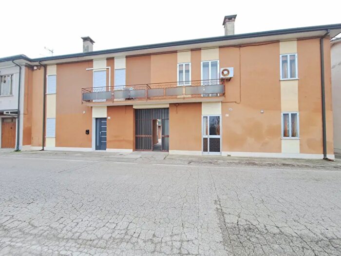 Casa trilocale in vendita in Via Bellini, Rovigo