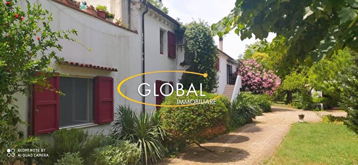 Casa con 18 locali in vendita in Frazione Aspio, Ancona