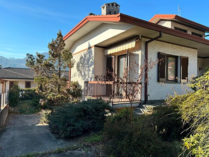 Casa con 5 locali in vendita in Via De Amicis, Cittiglio