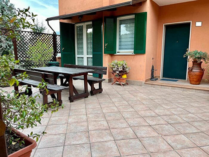 Casa con 9 locali in vendita in Via Canovaccia Pianoro, Pianoro