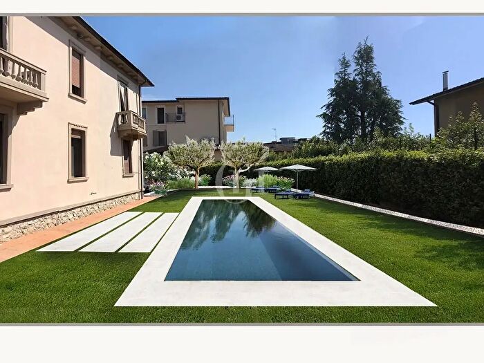 Casa con 7 locali in vendita in Salo'