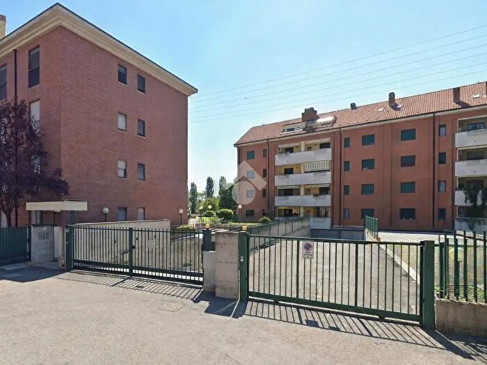 Appartamento trilocale in vendita in Via Montale, Rho