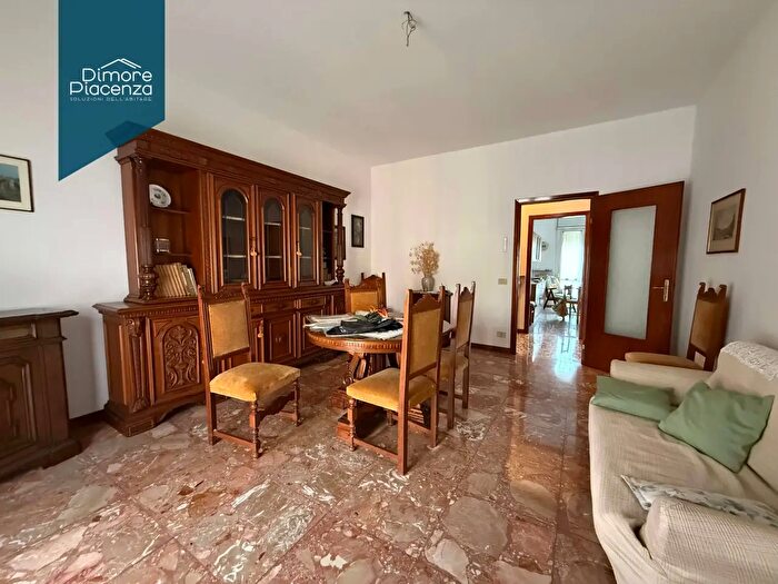 Appartamento trilocale in vendita in Viale Dante, Piacenza