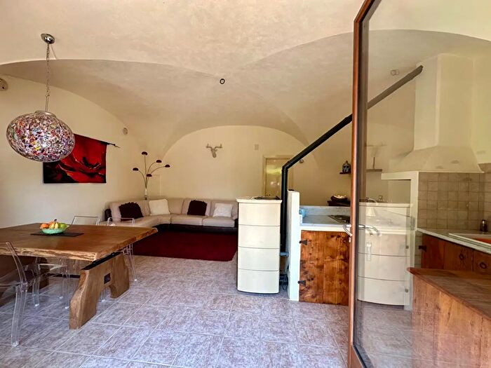 Appartamento bilocale in vendita in Via Medici di Toscana Snc, Calascio