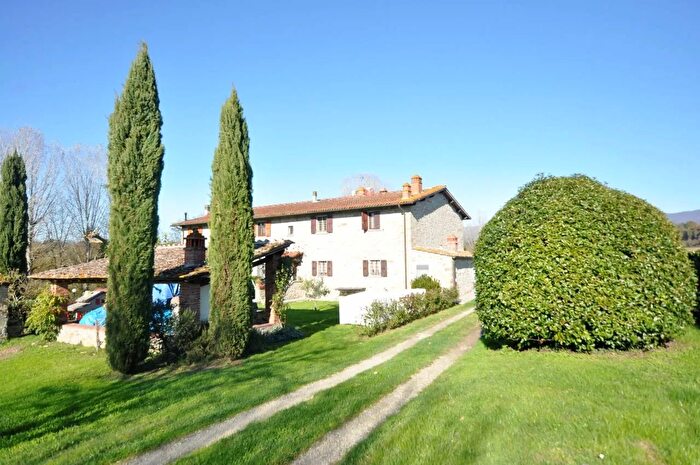 Casa con 7 locali in vendita in Vicchio, Vicchio