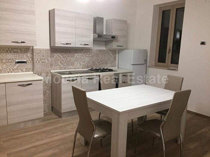 Appartamento trilocale in affitto in Piazza della Seta, San Leucio Briano, Caserta
