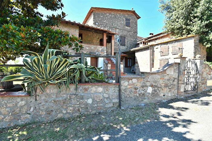 Appartamento con 10 locali in vendita in Località Maggiano, Casole DElsa