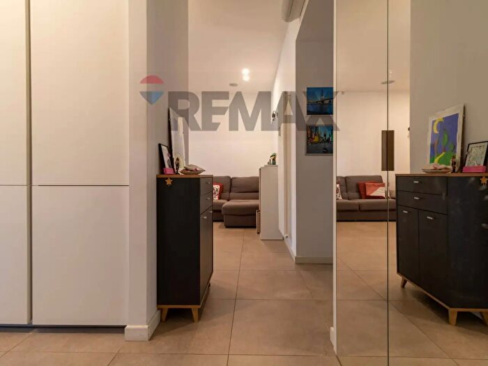 Appartamento quadrilocale in vendita in Via Paestum, Roma