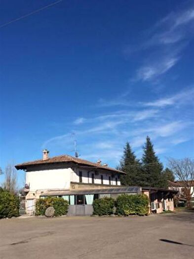 Casa con 6 locali in vendita in Tortona