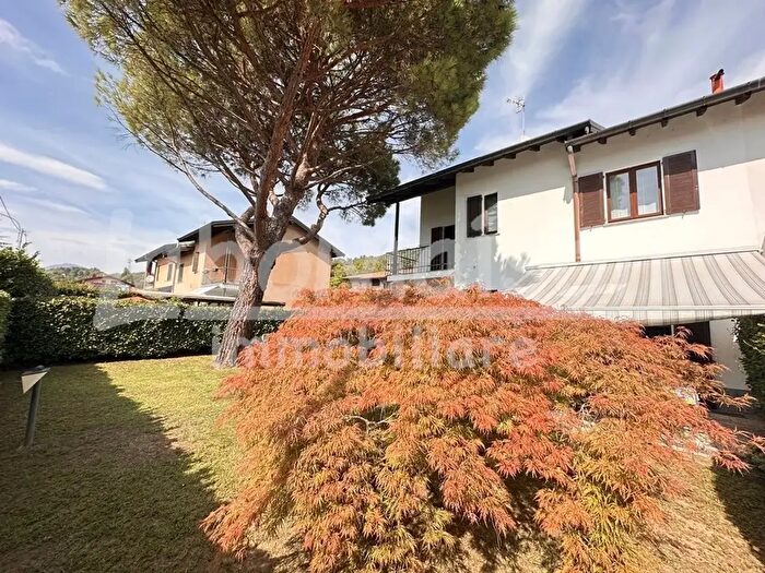 Casa con 5 locali in vendita in Cocquio Trevisago
