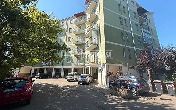 Appartamento quadrilocale in vendita in Piazzale Bixio Nino, Asti