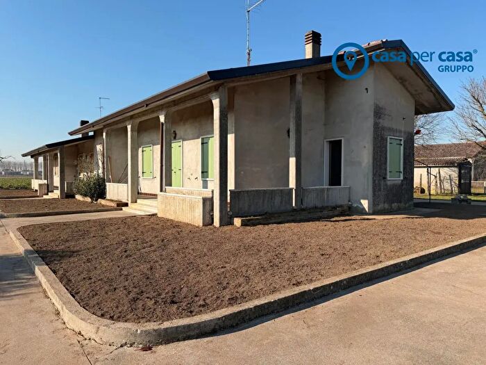 Casa in vendita in Via Isolella, Cerea