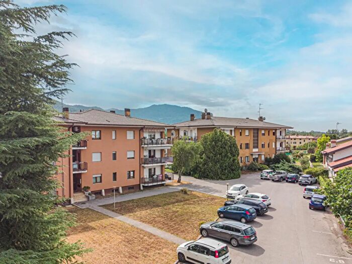 Appartamento con 6 locali in vendita in Via Sofia Pecol, Gemona Del Friuli