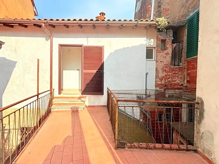 Casa con 6 locali in vendita in Ponte Buggianese