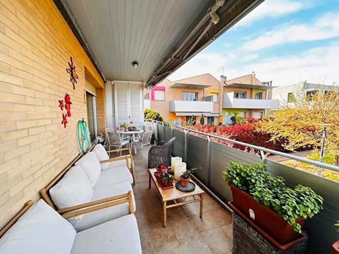 Casa con 6 locali in vendita in Viale Maratea, Senigallia