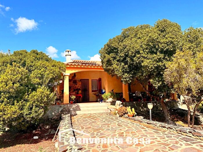 Casa con 5 locali in vendita in Via di Lu Nuragheddu San Teodoro, San Teodoro