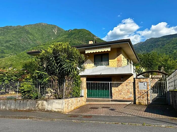 Casa trilocale in vendita in Via SDefendente, Darfo Boario Terme