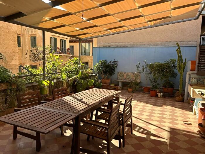 Appartamento trilocale in affitto in Via Principe di Villafranca, Palermo