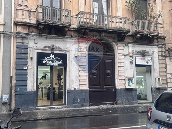 Appartamento quadrilocale in vendita in Via Umberto, Catania