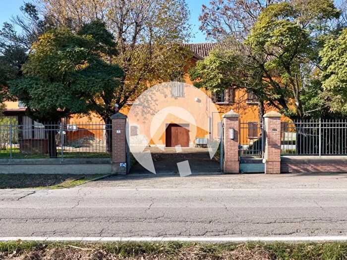 Casa con 9 locali in vendita in Ponte Forca, Cadelbosco Di Sopra