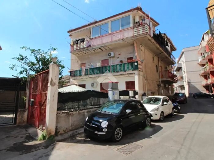 Appartamento trilocale in vendita in Via Nino Geraci, Palermo