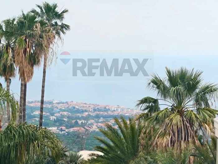 Appartamento quadrilocale in vendita in Via Prov per Santa Maria Ammalati, Acireale