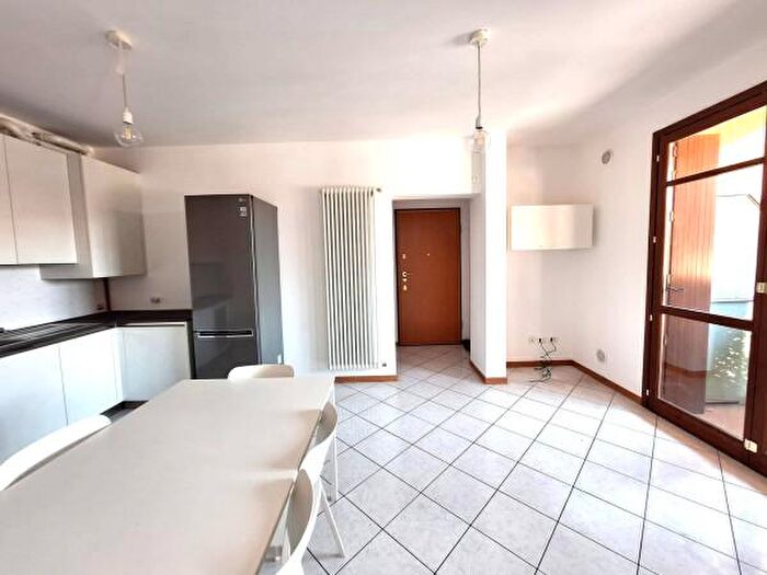 Appartamento trilocale in vendita in Via Fratelli Maccarini, Osio Sopra