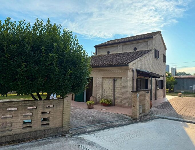 Casa quadrilocale in vendita in Senigallia